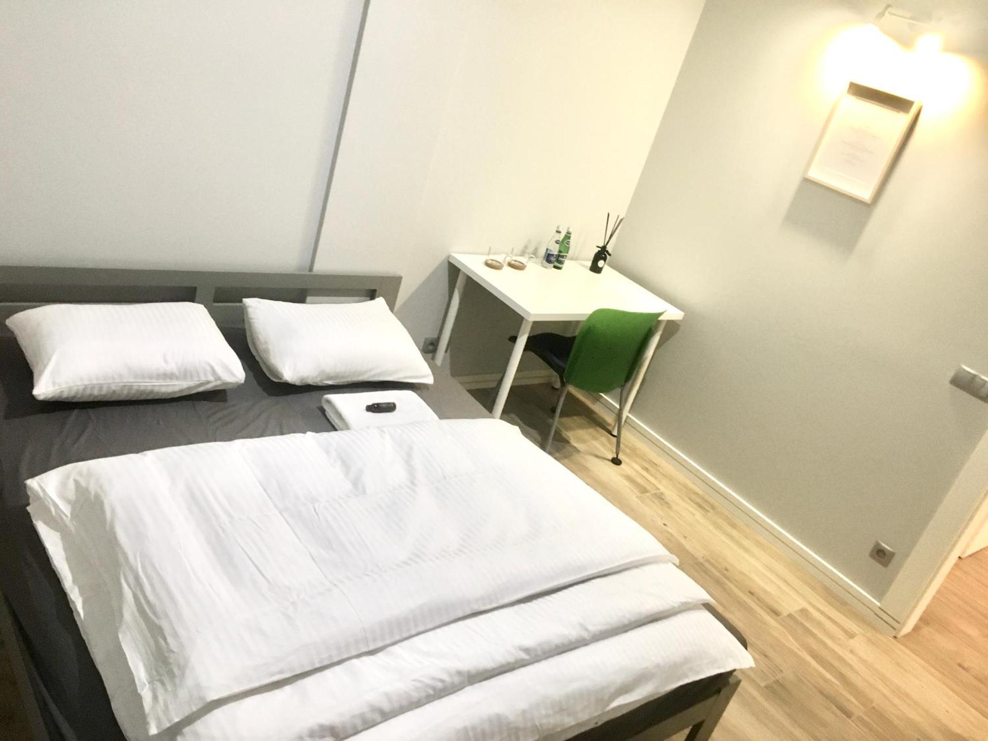 Fractal Guest Rooms - Poznan Centrum Andersia Square & Old Town Pokoj fotografie